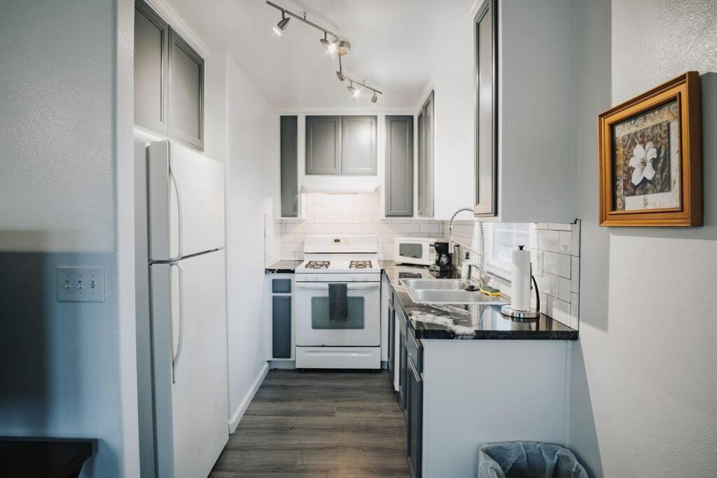 Gorgeous Upstairs Studio With Patio And Laundry Chico Exterior photo