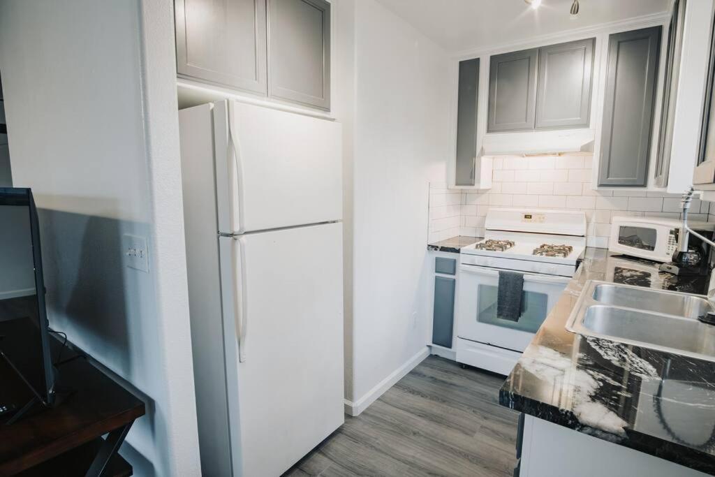 Gorgeous Upstairs Studio With Patio And Laundry Chico Exterior photo