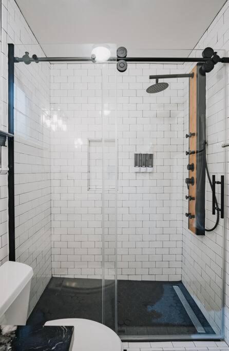 Gorgeous Upstairs Studio With Patio And Laundry Chico Exterior photo