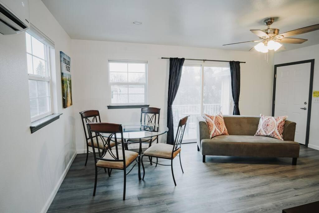 Gorgeous Upstairs Studio With Patio And Laundry Chico Exterior photo